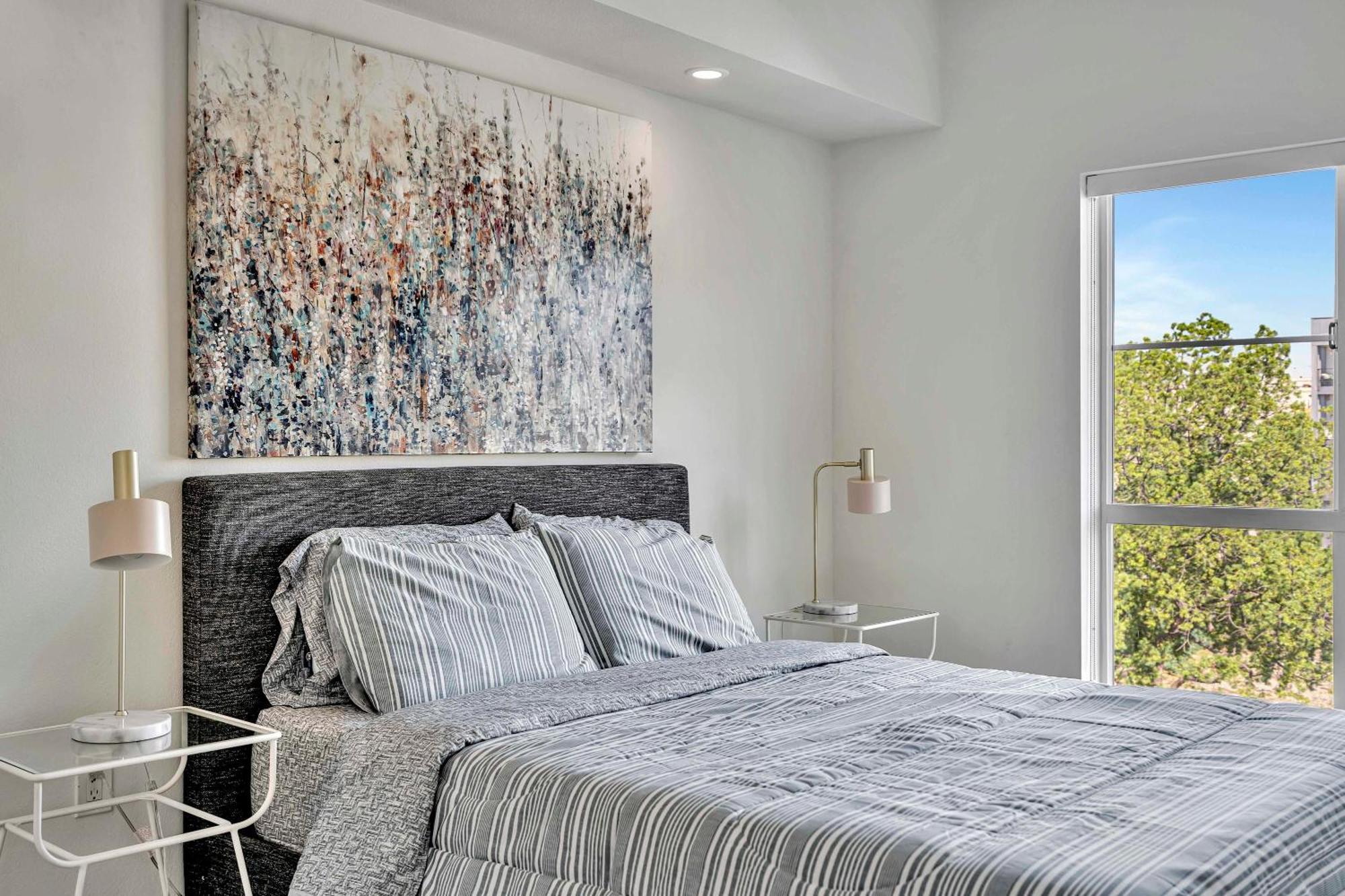 13 Luxury Apartment *